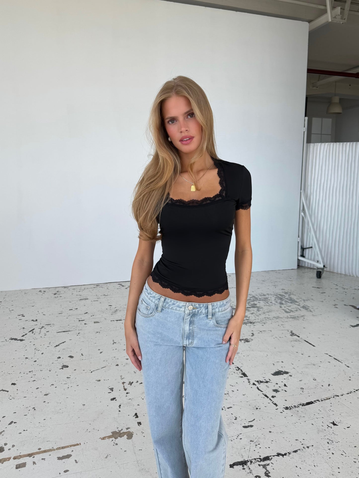 Blair basic lace tee - sort